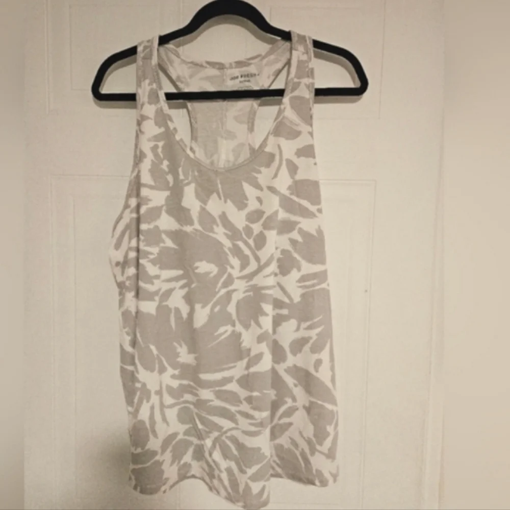 Activewear Tank Top 1X Womens White Gray Floral print plus size sleeveless NWT - Picture 1 of 3
